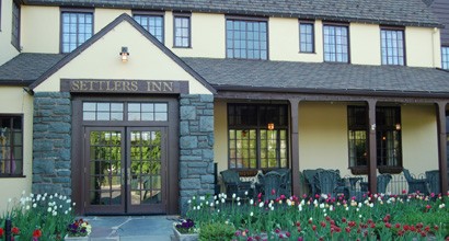 Heron's Eye Communications handled marketing and PR public relations for The Settlers Inn in Hawley Pennsylvania near Lake Wallenpaupack and the Lackawaxen River and Upper Delaware River, promoting its farm to table tradition of using fresh local produce on its menu and being a green hotel.